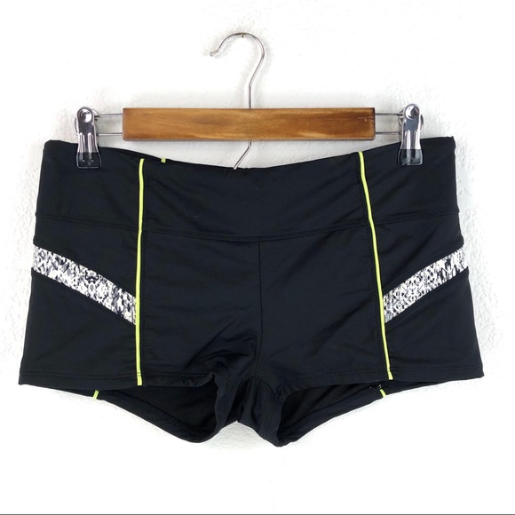 Athleta Pants - Athleta Shorts Size medium shortie